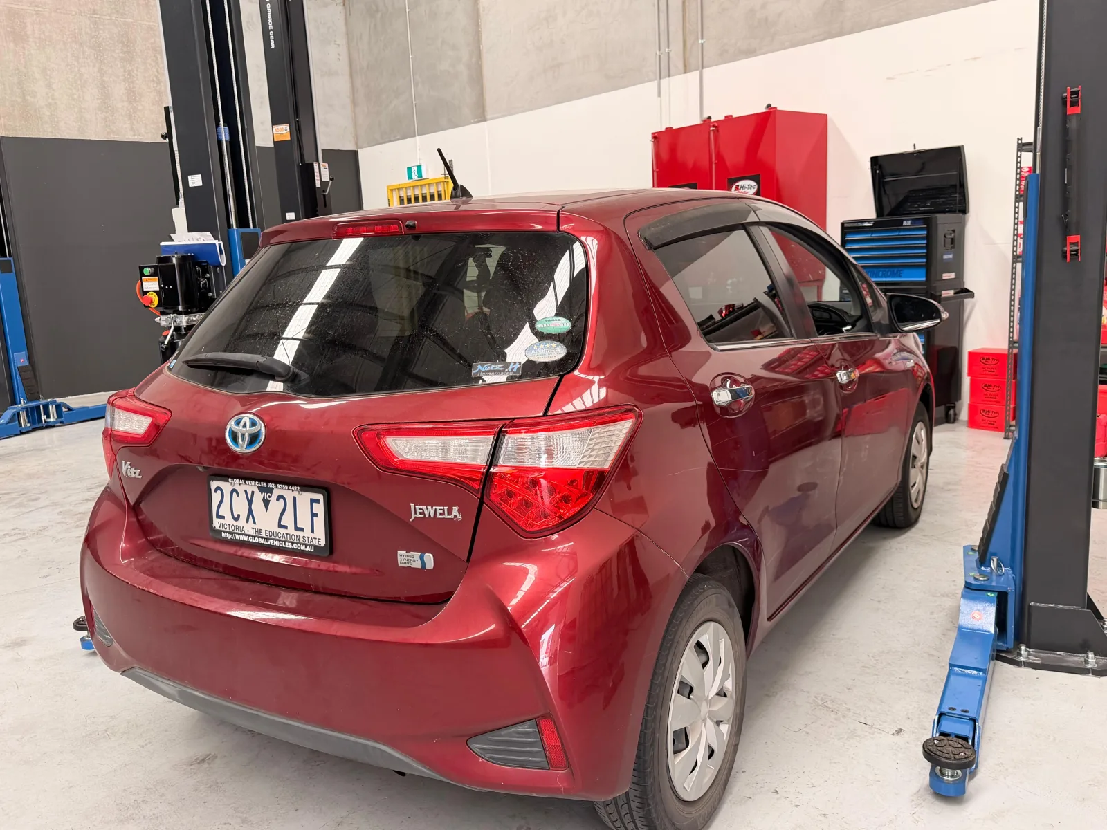 Toyota Vitz Jewela - photo 2