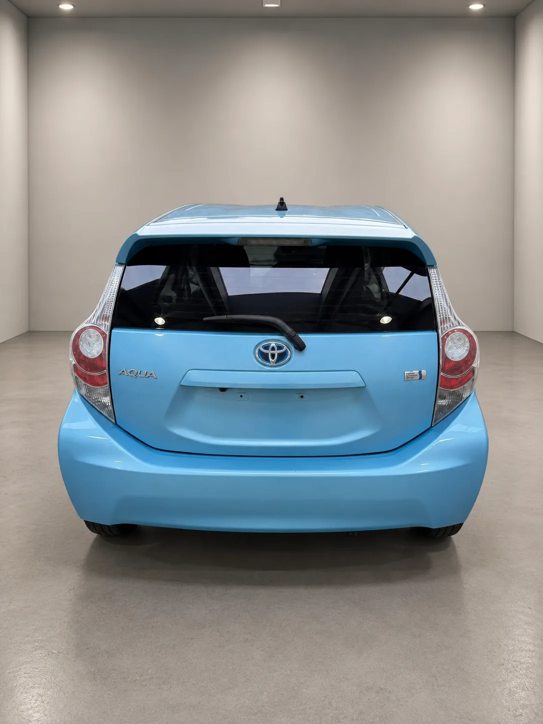 Toyota Aqua Hybrid - photo 2
