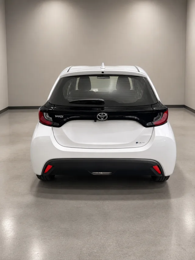 2026 Toyota Yaris Hybrid - photo 2