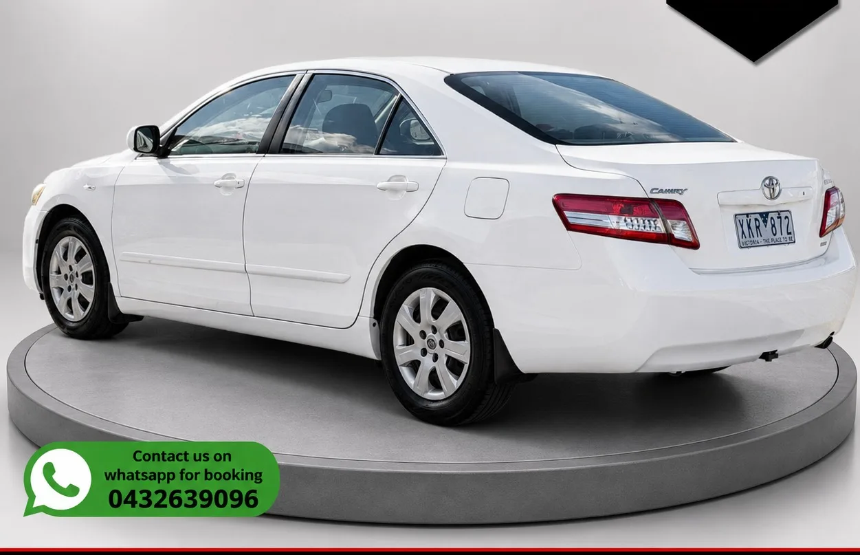 2010 Toyota Camry - photo 2